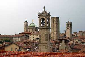 Xtrallusion offers characteristic Bed and Breakfast, B&B, Guest House, Hotel, Albergo and Country Lodge accommodation in Italy. Plus independent self-guided Walking, Adventure, Activity, Skiing and Paragliding Holiday itineraries on the Italian Rivieras, in the Italian Lakes, in the Italian Alps and in some of the most beautiful corners of Italy.